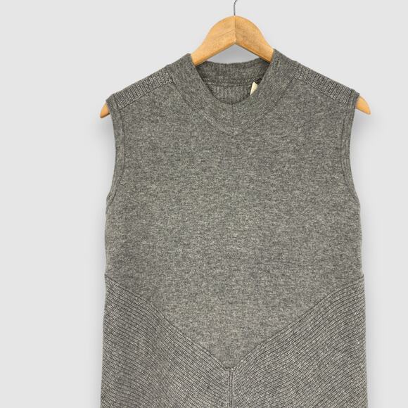 O’2nd Women’s Gray Wool Sweater Vest Size Medium - Picture 6 of 6